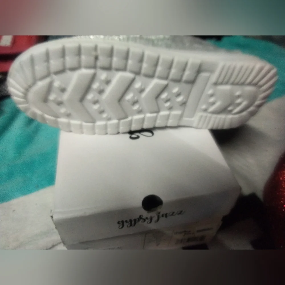 Gypsy Jazz Women's Shimmering Silver Sneakers - Picture 4 of 5